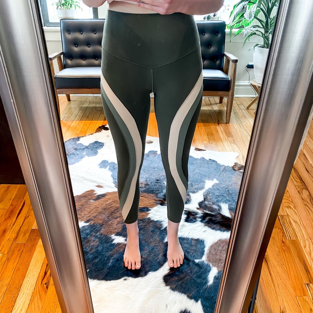 Aeire Mid-Calf Leggings